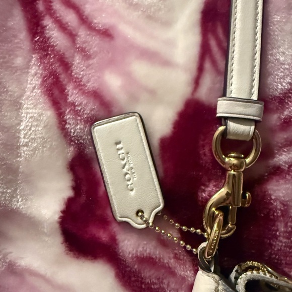 Coach Teri Shoulder Bag - Picture 4 of 9